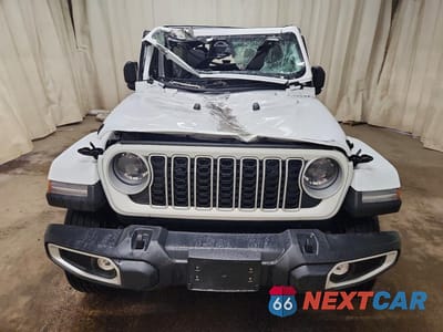 Piąte zdjęcie samochodu w środku: 2026 JEEP WRANGLER SAHARA VIN:1C4PJXEN6TW228059 - miniatura