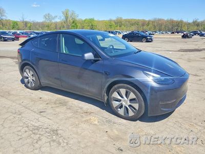 Czwarte zdjęcie samochodu z boku: 2024 TESLA MODEL Y VIN:7SAYGDEE4RA330037 - miniatura