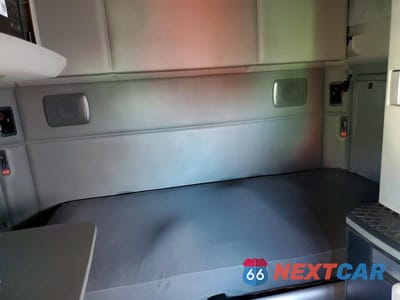 Zdjęcie 6 z 10 samochodu: 2018 KENWORTH T680 SEMI TRUCK VIN:1XKYDP9XXKJ303711 - miniatura