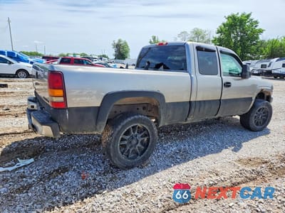 Trzecie zdjęcie samochodu z tyłu: 2002 CHEVROLET SILVERADO K2500 HEAVY DUTY VIN:1GCHK29U62E223518 - miniatura