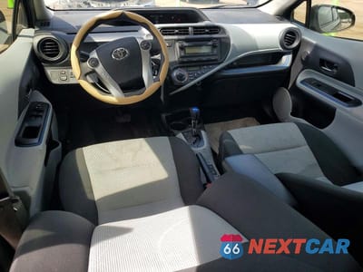 Zdjęcie 8 z 12 samochodu: 2012 TOYOTA PRIUS C TWO VIN:JTDKDTB3XC1020003 - miniatura