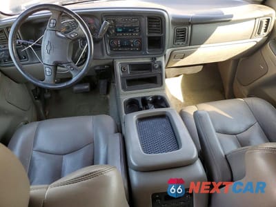 Zdjęcie 8 z 12 samochodu: 2004 CHEVROLET SUBURBAN K2500 VIN:3GNGK26U04G230578 - miniatura