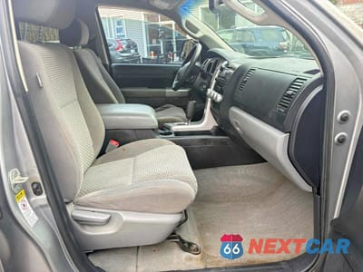Piąte zdjęcie samochodu w środku: 2008 TOYOTA TUNDRA SR5 VIN:5TBBV54158S503664 - miniatura