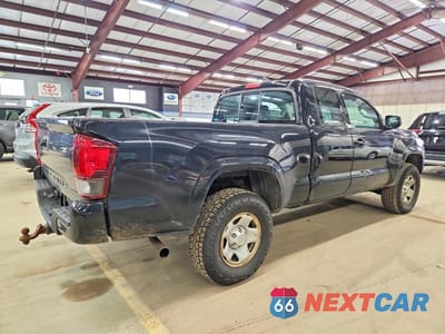 Trzecie zdjęcie samochodu z tyłu: 2018 TOYOTA TACOMA SR VIN:5TFSX5EN0JX059984 - miniatura