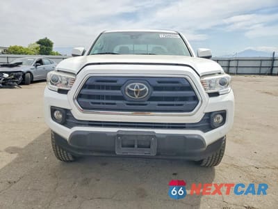 Piąte zdjęcie samochodu w środku: 2019 TOYOTA TACOMA DOUBLE CAB VIN:3TMBZ5DN4KM019944 - miniatura
