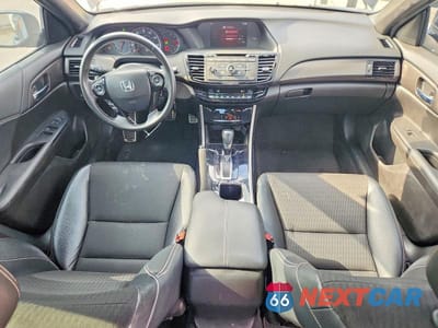 Zdjęcie 8 z 11 samochodu: 2016 HONDA ACCORD SPORT VIN:1HGCR2F50GA228958 - miniatura