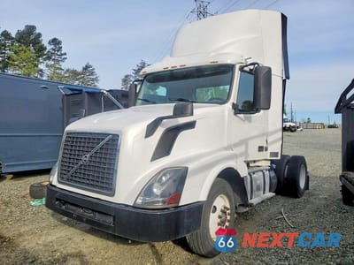 Drugie zdjęcie samochodu z przodu: 2018 VOLVO VNL SEMI TRUCK VIN:4V4N39TG7JN988235 - miniatura