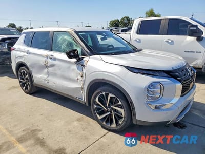 Czwarte zdjęcie samochodu z boku: 2023 MITSUBISHI OUTLANDER SE VIN:JA4J3UA83PZ030178 - miniatura
