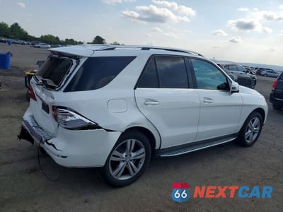 Trzecie zdjęcie samochodu z tyłu: 2015 MERCEDES-BENZ ML 350 4MATIC VIN:4JGDA5HBXFA605336 - miniatura