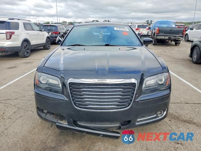 Piąte zdjęcie samochodu w środku: 2014 CHRYSLER 300 S VIN:2C3CCABG7EH380613 - miniatura