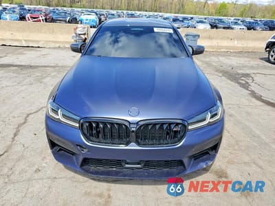 Piąte zdjęcie samochodu w środku: 2023 BMW M5 VIN:WBS83CH0XPCM82445 - miniatura