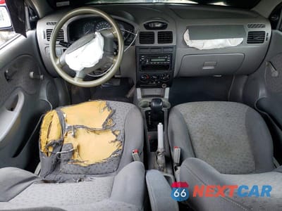 Zdjęcie 8 z 13 samochodu: 2004 KIA RIO BASE VIN:KNADC125746302909 - miniatura
