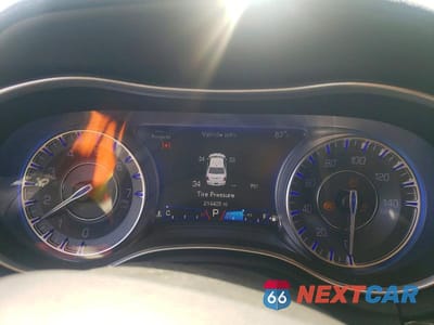 Zdjęcie 9 z 12 samochodu: 2016 CHRYSLER 300C VIN:2C3CCAKG7GH261771 - miniatura