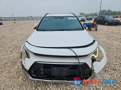 Piąte zdjęcie samochodu w środku: 2023 KIA NIRO EX VIN:KNDCR3LE9P5047102 - miniatura