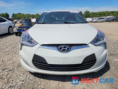 Piąte zdjęcie samochodu w środku: 2017 HYUNDAI VELOSTER VALUE EDITION VIN:KMHTC6AD7HU320554 - miniatura