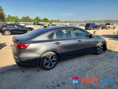 Trzecie zdjęcie samochodu z tyłu: 2021 KIA FORTE LXS VIN:3KPF24AD0ME263759 - miniatura