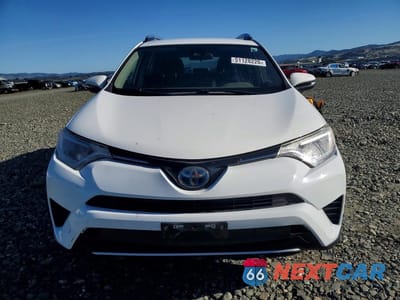 Piąte zdjęcie samochodu w środku: 2018 TOYOTA RAV4 HYBRID LE VIN:JTMRJREV1JD179222 - miniatura