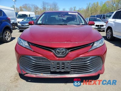 Piąte zdjęcie samochodu w środku: 2020 TOYOTA CAMRY LE VIN:4T1C11AK6LU898631 - miniatura