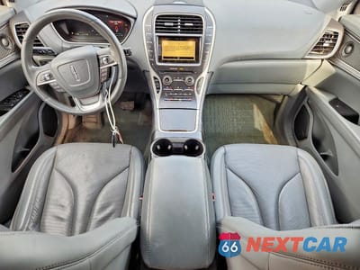 Zdjęcie 8 z 14 samochodu: 2019 LINCOLN NAUTILUS RESERVE VIN:2LMPJ8LP7KBL26379 - miniatura