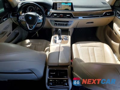 Zdjęcie 8 z 12 samochodu: 2016 BMW 740 I VIN:WBA7E2C56GG547050 - miniatura