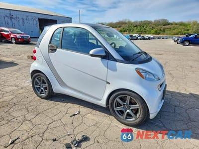 Czwarte zdjęcie samochodu z boku: 2012 SMART FORTWO PURE VIN:WMEEJ3BA4CK542867 - miniatura