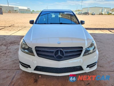 Piąte zdjęcie samochodu w środku: 2013 MERCEDES-BENZ C 250 VIN:WDDGF4HBXDR284495 - miniatura