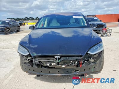 Piąte zdjęcie samochodu w środku: 2018 TESLA MODEL X VIN:5YJXCAE28JF102333 - miniatura