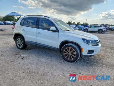 Czwarte zdjęcie samochodu z boku: 2017 VOLKSWAGEN TIGUAN S VIN:WVGAV7AX7HK046978 - miniatura