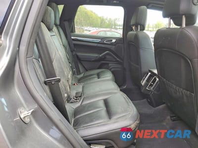 Zdjęcie 11 z 13 samochodu: 2018 PORSCHE CAYENNE VIN:WP1AA2A25JKA04739 - miniatura