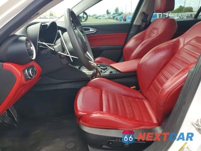 Zdjęcie 7 z 13 samochodu: 2019 ALFA ROMEO GIULIA TI VIN:ZARFAMBNXK7600497 - miniatura