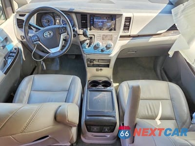 Zdjęcie 8 z 13 samochodu: 2017 TOYOTA SIENNA XLE PREMIUM 7-PASSENGER VIN:5TDDZ3DC0HS149952 - miniatura