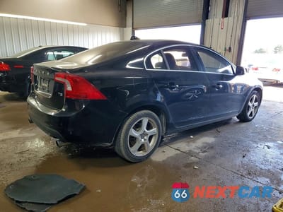 Trzecie zdjęcie samochodu z tyłu: 2013 VOLVO S60 T5 VIN:YV1612FS3D1212753 - miniatura