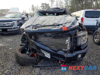 Piąte zdjęcie samochodu w środku: 2022 GMC SIERRA K2500 AT4 VIN:1GT49PEY8NF362483 - miniatura