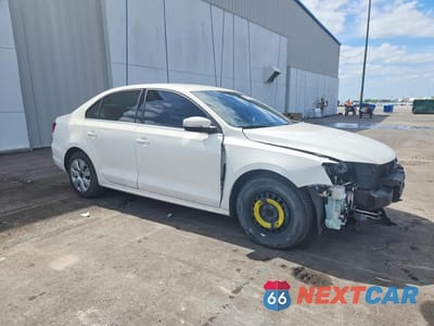 Czwarte zdjęcie samochodu z boku: 2013 VOLKSWAGEN JETTA SE VIN:3VWDX7AJXDM286257 - miniatura