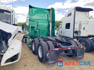 Trzecie zdjęcie samochodu z tyłu: 2018 VOLVO VNL SEMI TRUCK VIN:4V4NC9EH0JN893425 - miniatura