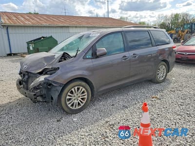 2013 TOYOTA SIENNA XLE 8-PASSENGER 5TDYK3DC5DS351766 - główne zdjęcie licytacji z USA - miniatura