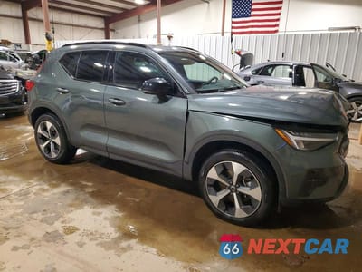 Czwarte zdjęcie samochodu z boku: 2026 VOLVO XC40 CORE VIN:YV4L12UK0T2716467 - miniatura