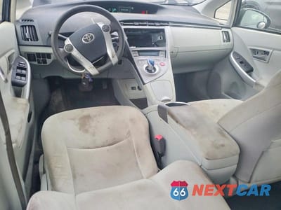 Zdjęcie 8 z 12 samochodu: 2012 TOYOTA PRIUS TWO VIN:JTDKN3DU8C1536556 - miniatura