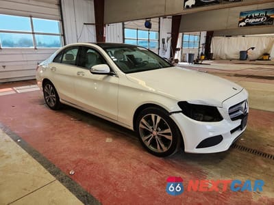 Czwarte zdjęcie samochodu z boku: 2015 MERCEDES-BENZ C 300 4MATIC VIN:55SWF4KB2FU031144 - miniatura