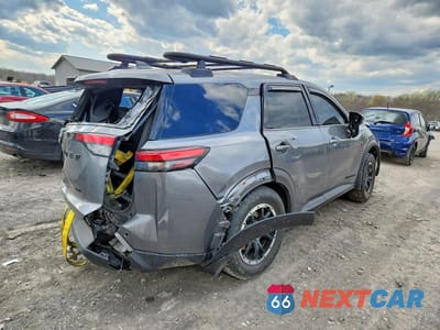 Trzecie zdjęcie samochodu z tyłu: 2024 NISSAN PATHFINDER ROCK CREEK VIN:5N1DR3BD4RC210861 - miniatura