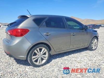 Trzecie zdjęcie samochodu z tyłu: 2012 KIA FORTE SX VIN:KNAFW5A38C5478542 - miniatura