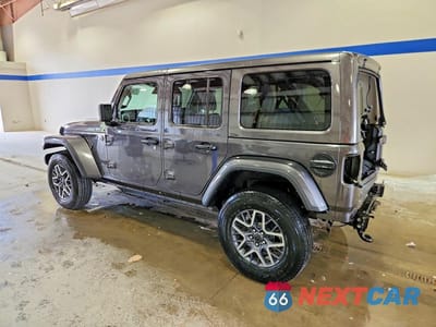Drugie zdjęcie samochodu z przodu: 2025 JEEP WRANGLER SAHARA VIN:1C4PJXEN6SW654249 - miniatura