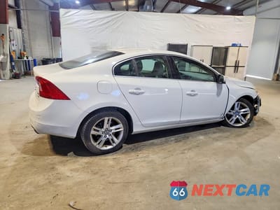Trzecie zdjęcie samochodu z tyłu: 2014 VOLVO S60 T5 VIN:YV1612FH7E2275127 - miniatura