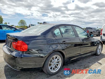 Trzecie zdjęcie samochodu z tyłu: 2010 BMW 328 I VIN:WBAPH7G51ANM51148 - miniatura