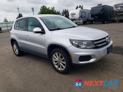 Czwarte zdjęcie samochodu z boku: 2014 VOLKSWAGEN TIGUAN S VIN:WVGAV3AX1EW593449 - miniatura