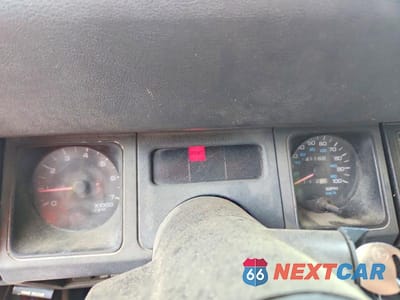 Zdjęcie 9 z 12 samochodu: 1993 JEEP WRANGLER / YJ S VIN:1J4FY19P2PP235472 - miniatura