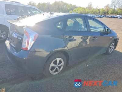 Trzecie zdjęcie samochodu z tyłu: 2015 TOYOTA PRIUS THREE VIN:JTDKN3DUXF0420818 - miniatura