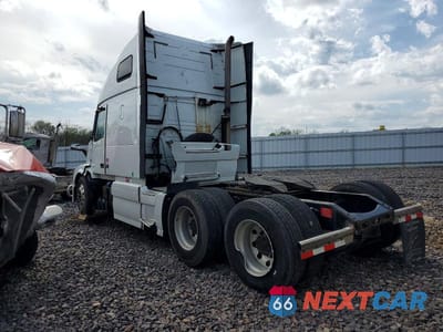 Trzecie zdjęcie samochodu z tyłu: 2017 VOLVO VNL SEMI TRUCK VIN:4V4NC9EH0HN992272 - miniatura