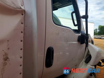Piąte zdjęcie samochodu w środku: 2024 INTERNATIONAL MV607 BOX TRUCK VIN:3HAEUMML1RL717833 - miniatura