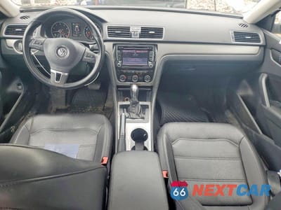 Zdjęcie 8 z 12 samochodu: 2014 VOLKSWAGEN PASSAT SE VIN:1VWBT7A31EC070756 - miniatura